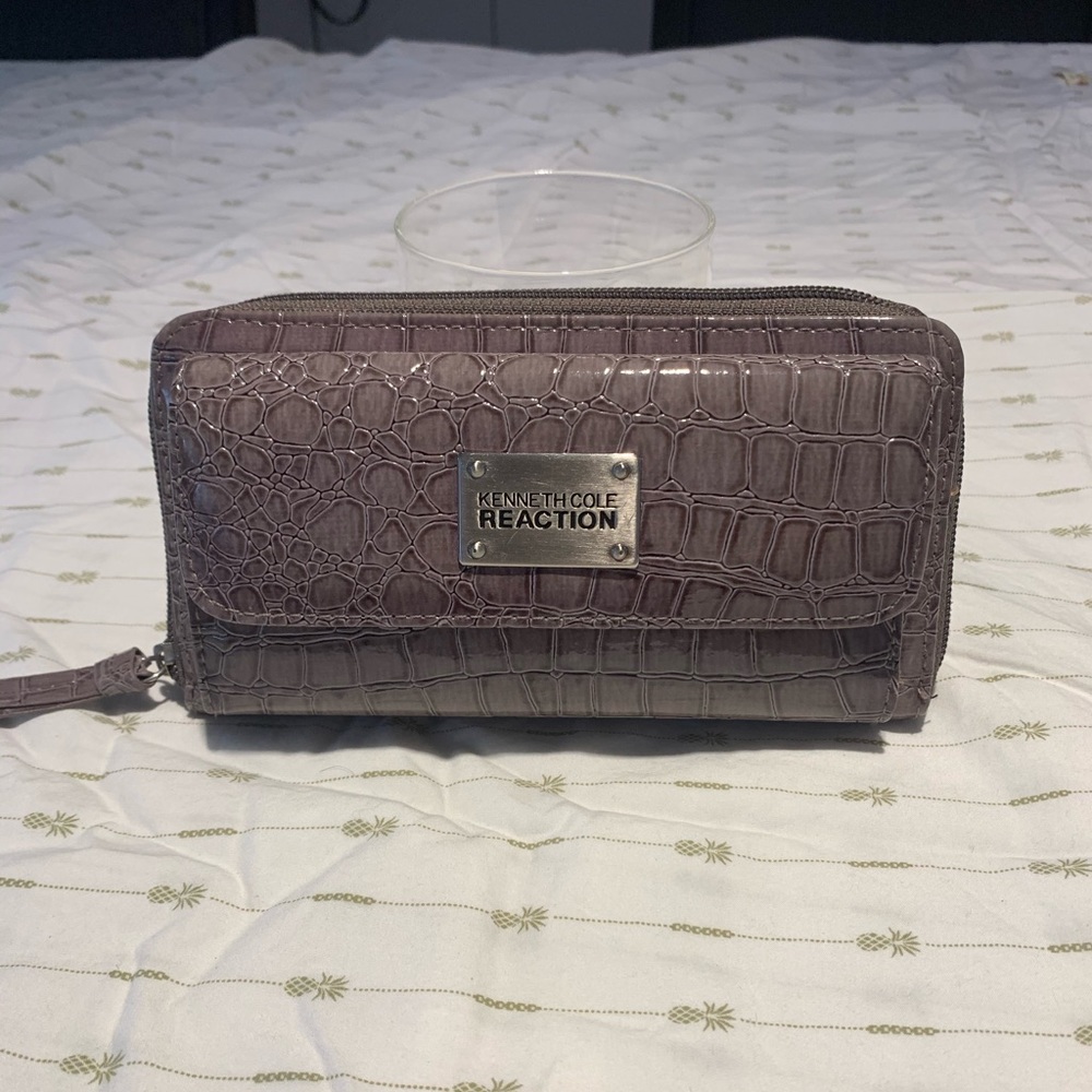 Croc-embossed cream wallet